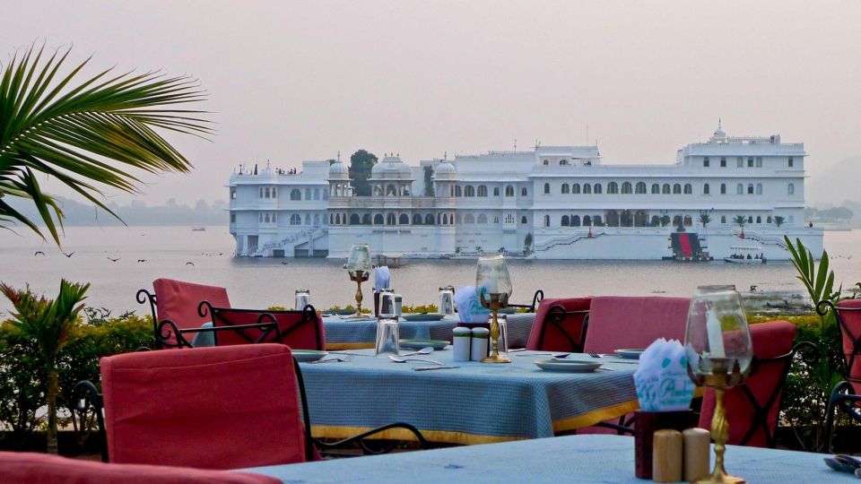 From Udaipur: Private Udaipur City of Lakes Sightseeing Tour - Lake Pichola to Jagmandir: your best break from driving