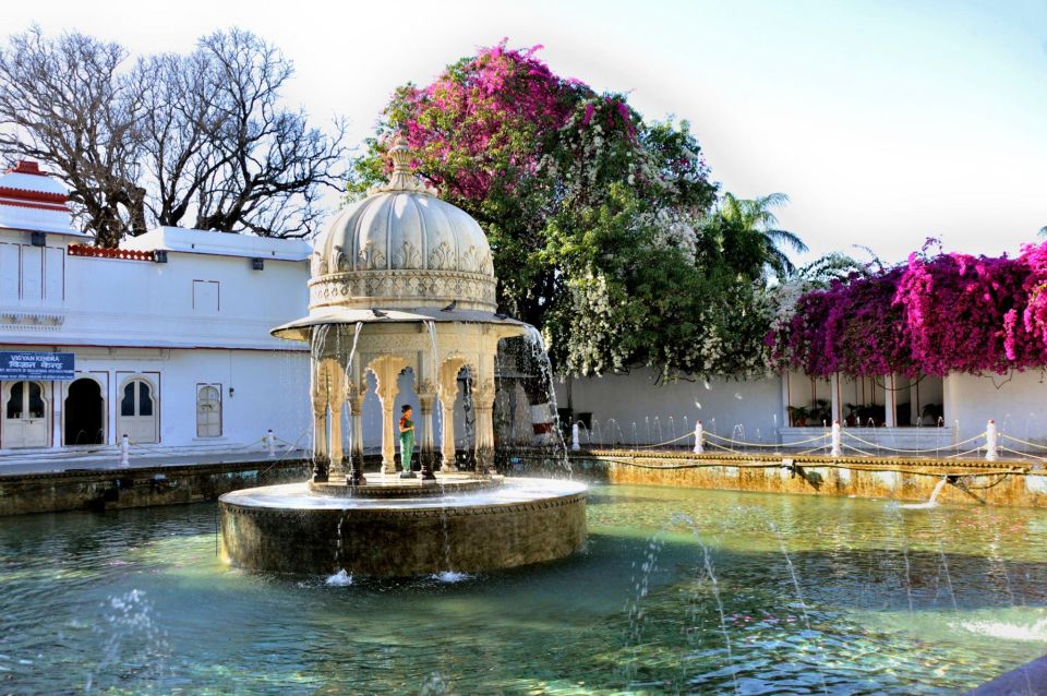 From Udaipur: Private Udaipur City of Lakes Sightseeing Tour - Lunch at Bank of the Lake: where you sit back for a change