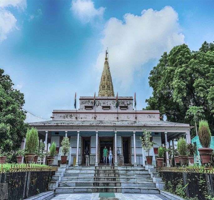 From Varasani: Private Half Day Tour to Sarnath - 11:00 pick-up and the AC ride out of Varanasi