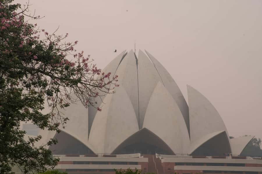 Full Day Tour of Old & New Delhi with India Iconic Red fort - Akshardham and Bangla Sahib: faith sites with very different vibes