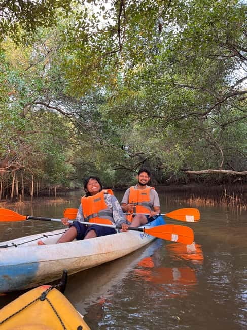 Goa: Backwater Kayaking Tour - Local snacks after paddling: small, but part of the flow