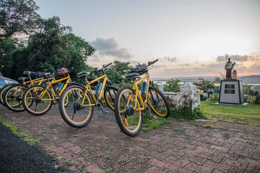 Goa: Old Goa and Divar Island E-Bike Tour with Snacks - The Snack Stop: Goan Flavors at a Local Table