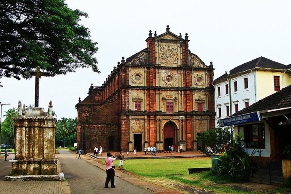 Goa: Old Goa Churches and Spiritual Walk - Viceroy’s Arch and Heritage Gatepoints: Where History Shows Up Outdoors