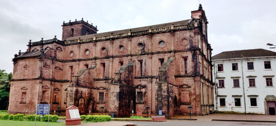 Goa: Private Full-Day Sightseeing Highlights Tour - Mangueshi Temple: balancing Goa’s faith story