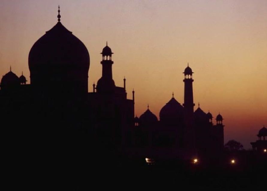 Guided Sunset Tour Of Taj Mahal with Skip-The-Line Entry - Key highlights at a glance