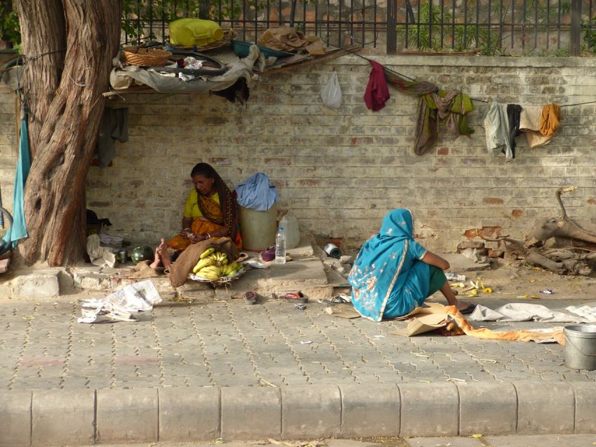 Half Day Slum Walking Tour Delhi - Temple and Mosque Stops: Faith as Part of Daily Community Life