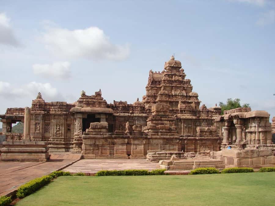 HAMPI FULL DAY TOUR FROM HOSPET - First Stop: The Hop from Hospet to UNESCO Hampi