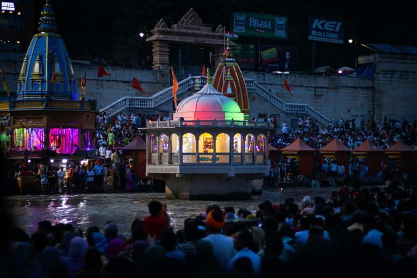 Haridwar: Ganga Aarti Ceremony Tour at Har Ki Pauri Ghat - Har Ki Pauri ghat: the guided walk and your first look at the atmosphere