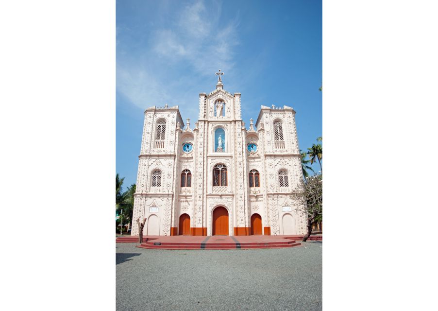 Heritage & Cultural Walk of Kochi (2 Hours Guided Tour) - Dutch Cemetery and Fort Emmanuel ruins: atmosphere you can feel