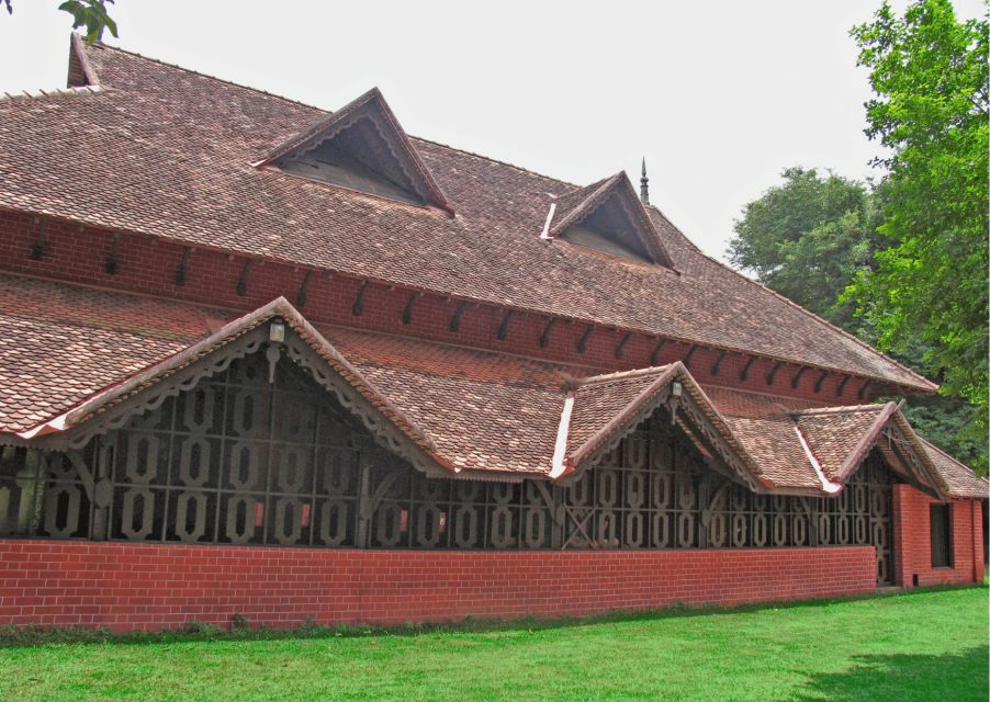 Heritage & Cultural Walk of Trivandrum Guided Walking Tour - Rama Rao Lamp and old houses: where the city feels lived-in