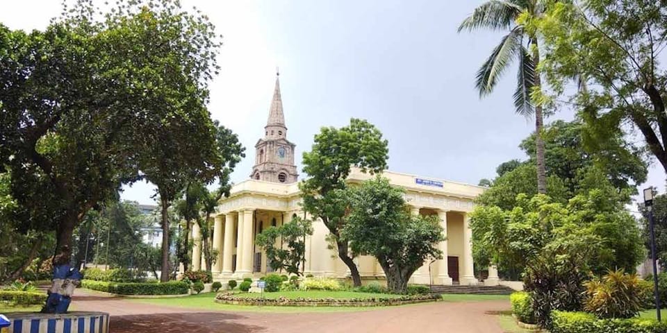 Heritage Walking Tour With Victoria Memorial Hall - Writers’ Building gate No 5: your starting line for British Calcutta