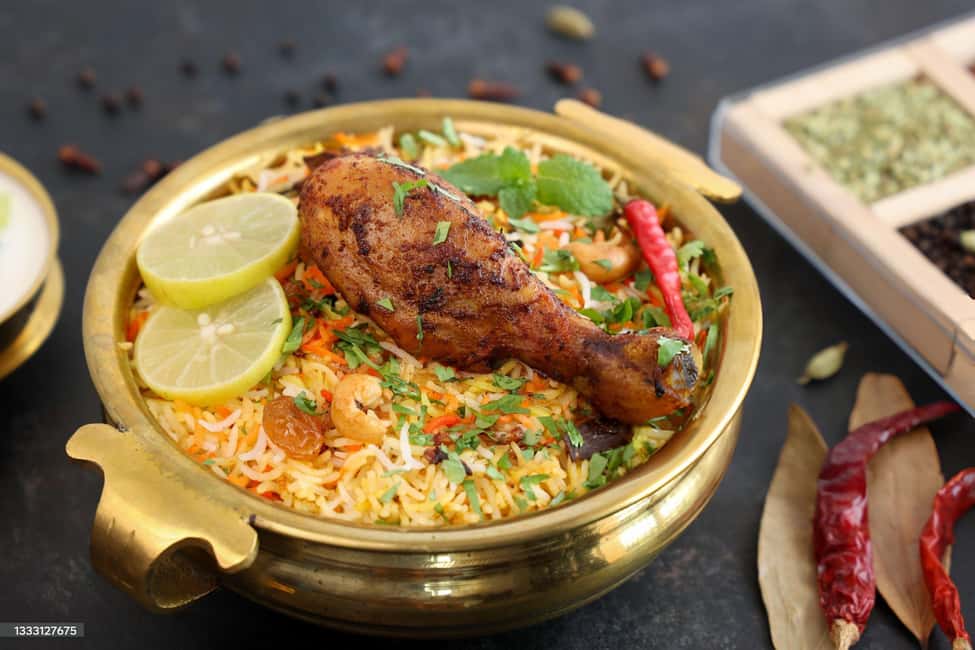 Hyderabad: Street Food Walking Tour with 7+ Tastings - Meeting at Paradise Biryani: How to Start Smoothly