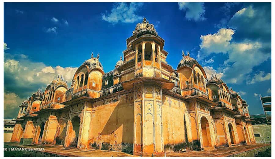 Jaipur: Ajmer & Pushkar Day Trip with Lunch & Camel ride - Adhai Din Ka Jhonpra: an old structure with unusual shapes