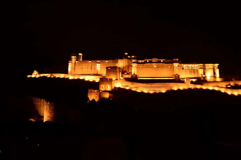 Jaipur: Amber Fort Light & Sound Show with Dinner - The 50-minute Son-et-Lumière show in English: 28 kings, 600 years, and the pacing