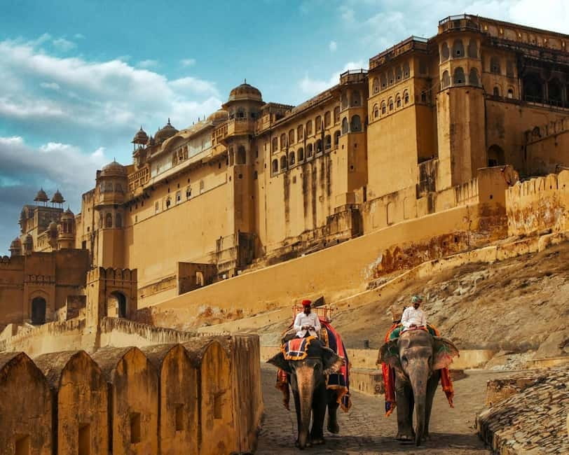 Jaipur: Amber Fort, Stepwell & Jal Mahal with Pickup - Panna Meena ka Kund Stepwell: More Than a Photo Stop