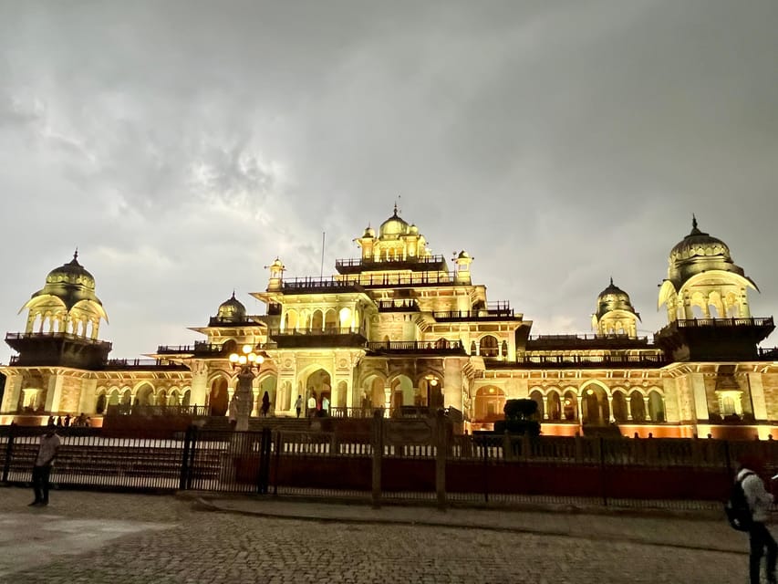 Jaipur: Evening City Tour In Open Jeep - Albert Hall Museum: indoor calm after forts and driving