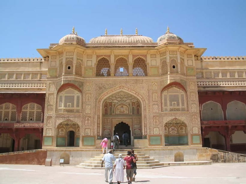 Jaipur: Explore Amber, Jaigarh & Nahargarh Fort with Sunset - Panna Meena ka Kund stepwell: quick geometry that hits hard