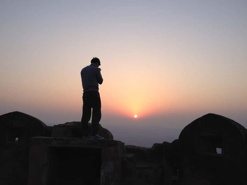 Jaipur: Explore Amber, Jaigarh & Nahargarh Fort with Sunset - Lunch at a local restaurant: what you can control