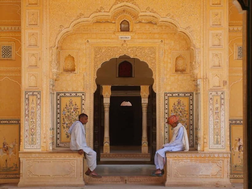 Jaipur: Explore Amber, Jaigarh & Nahargarh Fort with Sunset - Royal Gaitor Ki Chhatriyan: quiet cenotaphs and easy first photos