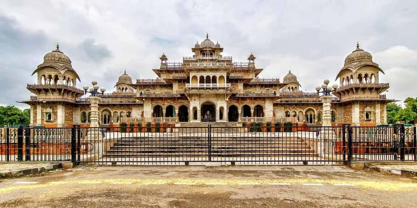 Jaipur: Full-Day Private Sightseeing Tour by Tuk Tuk - Albert Hall Museum: a classic museum stop with Indo-Saracenic style