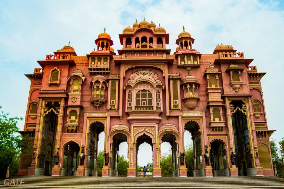 Jaipur: Full-Day Sightseeing Tour with Guide and Lunch - Hawa Mahal: what to look for besides the postcard