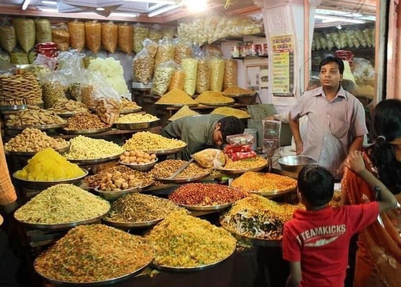 Jaipur: Guided History Walking Tour with Food Tasting - Badi Chaupar: where the guide turns streets into stories