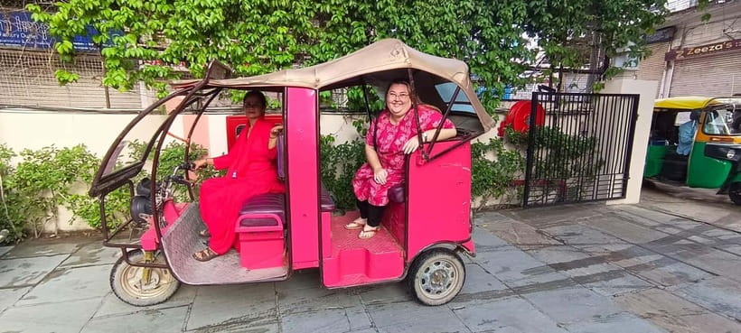 Jaipur Half-Day City Tour By E-Rickshaw with Female Driver - Flower Market at Dawn: Colors, Scents, and Fast Photo Stops