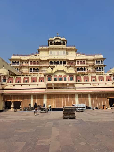 Jaipur Half Day Tour By Tuk Tuk With Local Chaiwala - Jagat Shiromani ji Temple: a calmer stop in the middle
