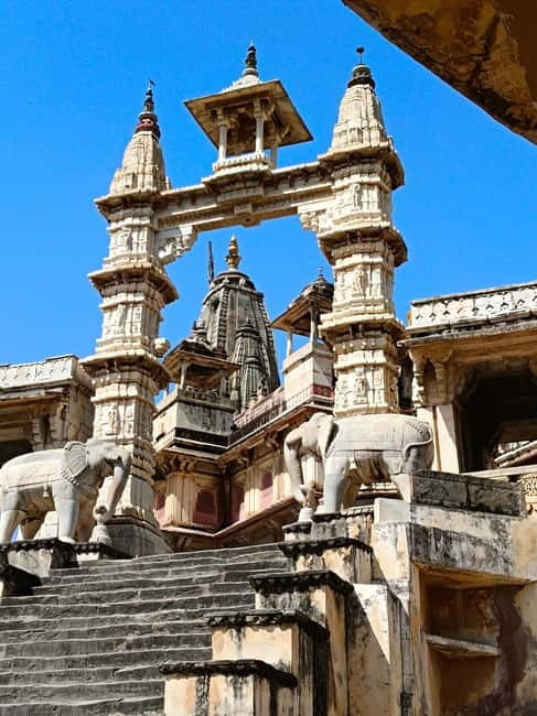 Jaipur Half Day Tour By Tuk Tuk With Local Chaiwala - City Palace: museums, courtyards, and the Mughal–Rajput mix