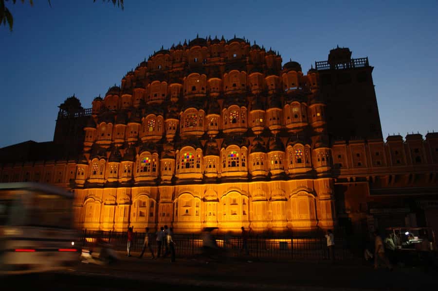 Jaipur: Heritage Evening Tour with Monkey Temple Sunset - Hawa Mahal at night and the gate-and-market stretch