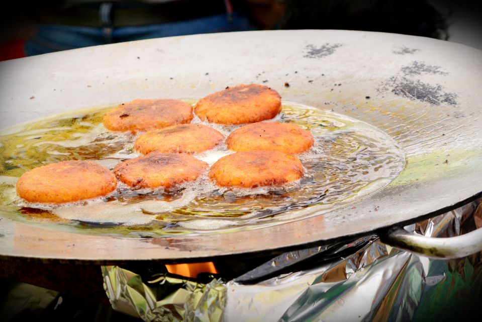 Jaipur: History Street Food Tour with Local Guide - Historic Lanes and Traditional Food Shops: Seeing Jaipur Without a Museum Feel