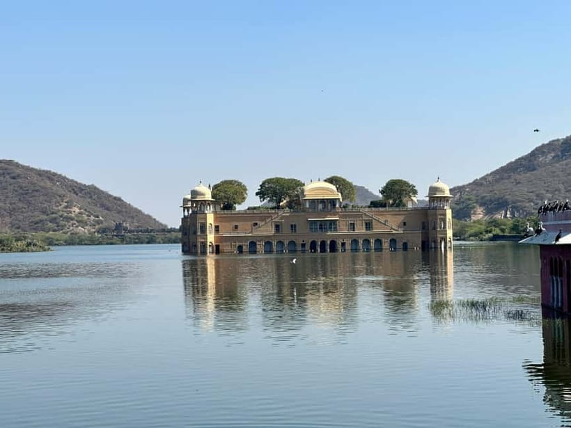 Jaipur: Monkey Temple and Sun Temple Guided Tour - Galta Ji: kunds, pavilions, frescoes, and the “slow up” walk