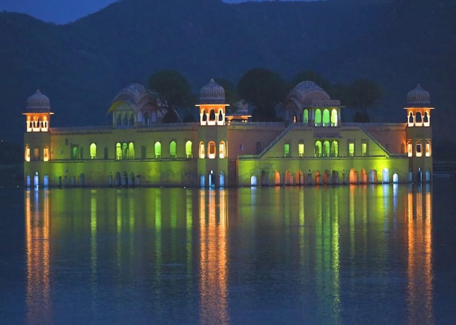Jaipur: Night Tour of Amer & pink city by an open air jeep - Old City Markets by Night: Local Texture Without the Time Sink