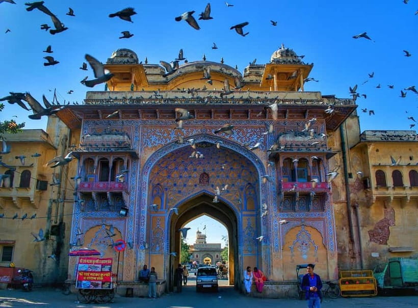 Jaipur: Private Evening Tour with Monkey Temple Sunset - Royal Gaitor: a calm start under the Nahargarh hills