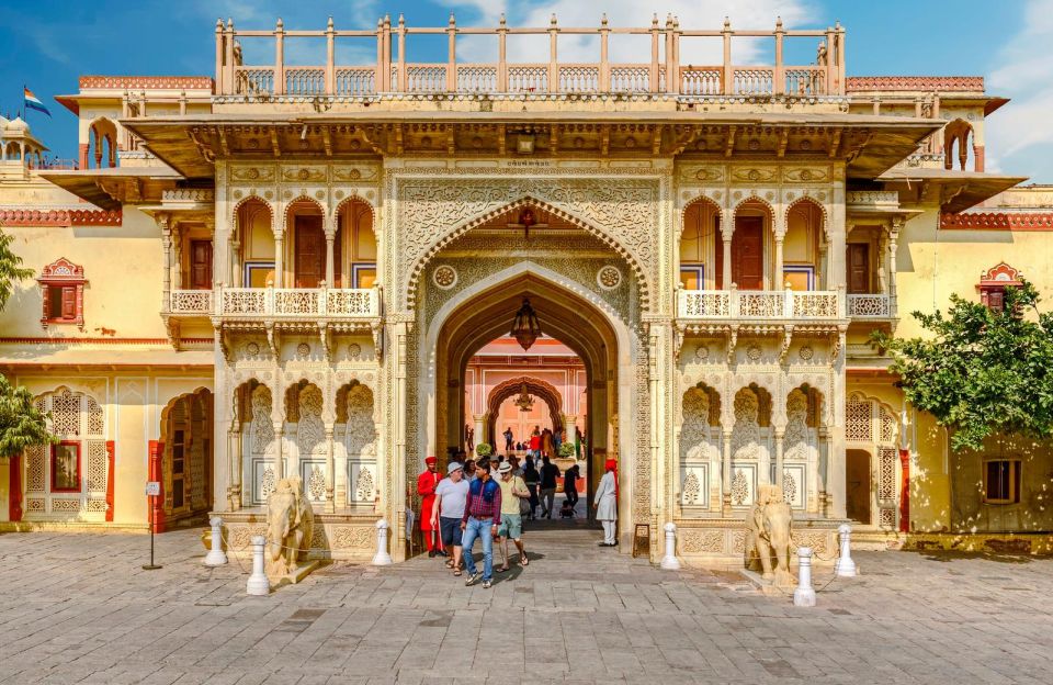 Jaipur: Private Full-Day City Tour by Tuk-Tuk or Car - Jal Mahal: a lakefront photo pause on Man Sagar Lake