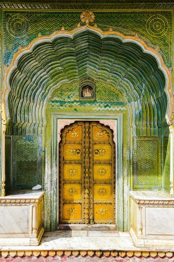 Jaipur: Private PinkCity & Stepwell Heritage Tour with Guide - Panna Meena Ka Kund stepwell: water storage you can actually see