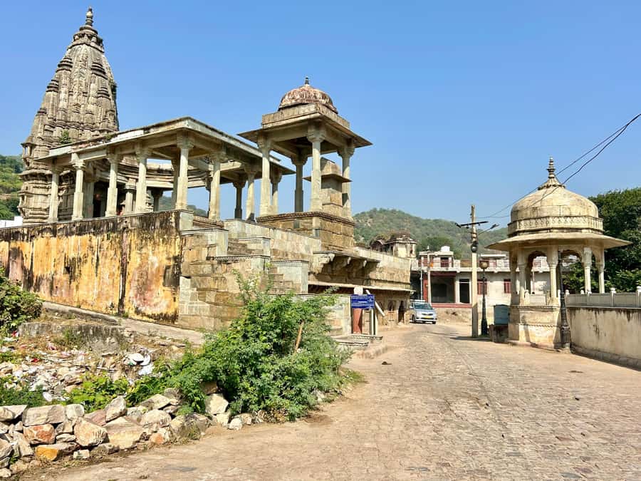 Jaipur: Private PinkCity & Stepwell Heritage Tour with Guide - Jantar Mantar: Jaipur’s astronomy, in stone form