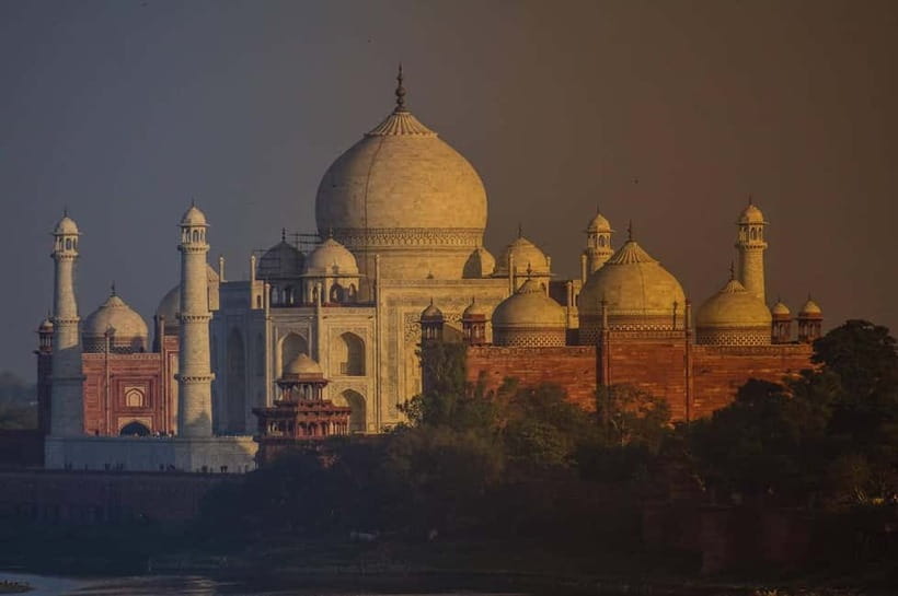 Jaipur: Tajmahal Sunrise Tour with Fatehpur Sikri & Abhaneri - Breakfast break at around 8 a.m.: plan for paid meals