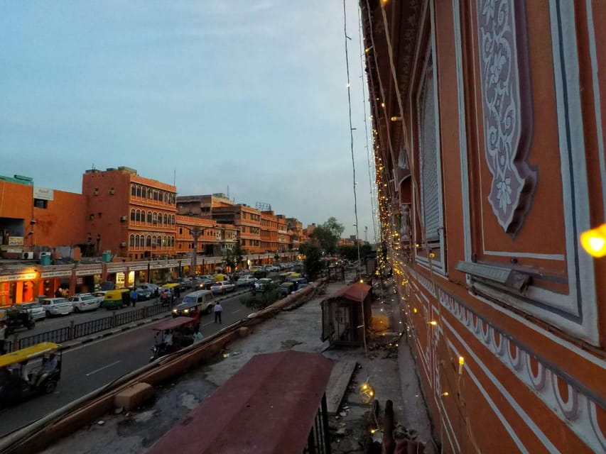 Jaipur :The Twilight Magic of Pink City- Heritage Walk Tour - Battery rickshaw ride: low effort, high senses