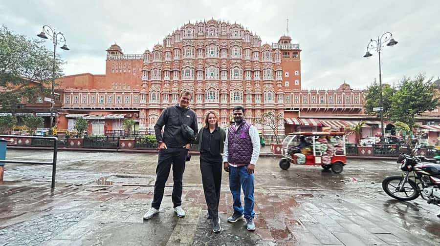Jaipur: Tour with Nahargarh Sunrise or Monkey Temple Sunset - Morning option: Nahargarh sunrise to Hawa Mahal and workshops