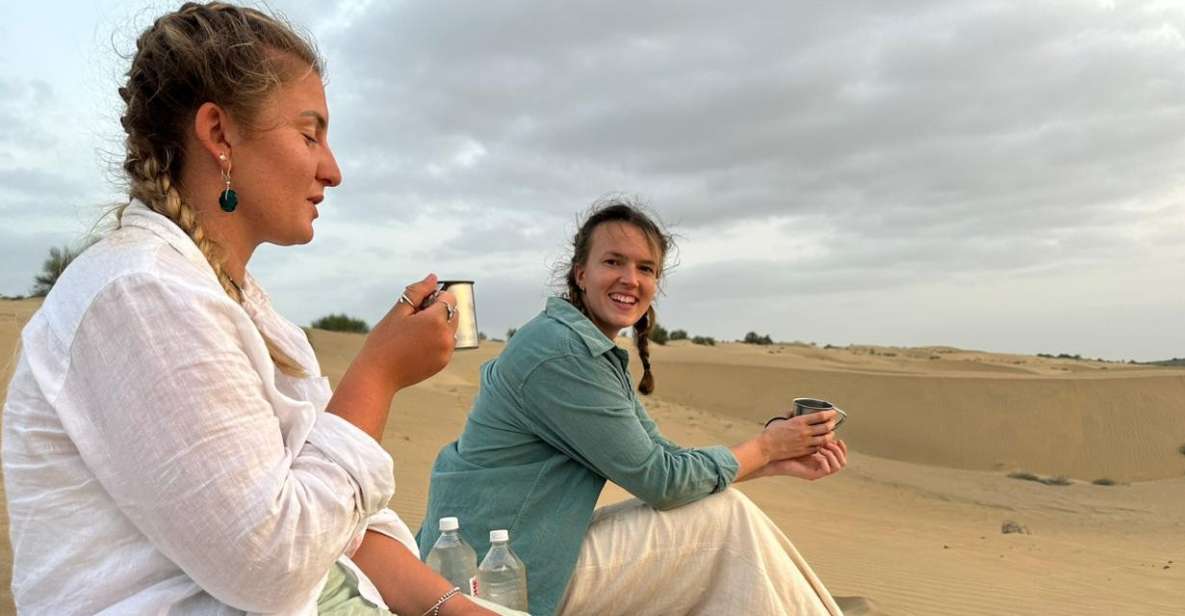 JAISALMER : DESERT EXPERIENCE SLEEPING UNDER THE STAR - Golden dunes at sunset: when the desert turns quiet