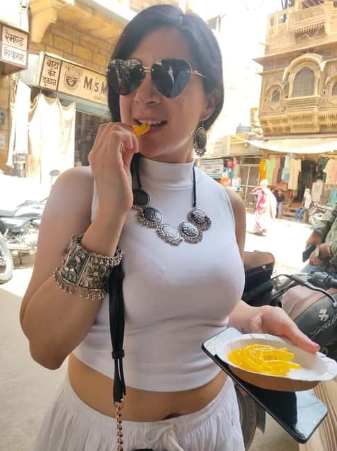 Jaisalmer Food Tour: Taste the Flavors of the Golden City! - Fateh ki Kachori: Your First Crunchy Lesson