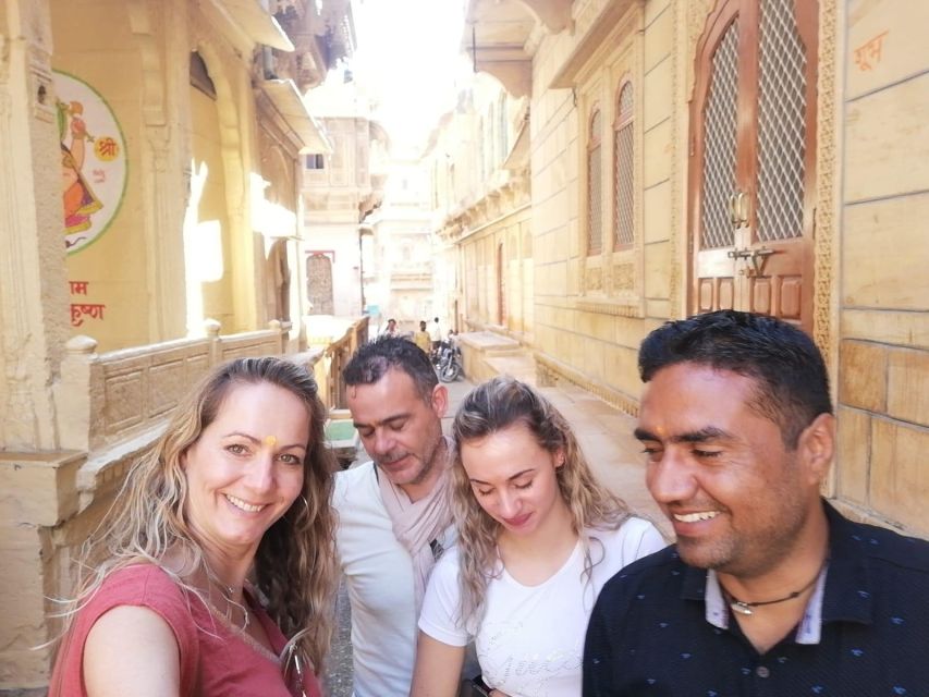 Jaisalmer: Fort,Havelis and old city private tour - Jaisalmer Fort entrance: markets, first angles, and why yellow sandstone matters