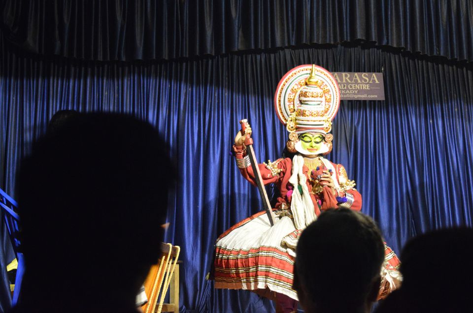Kochi: Kathakali Evening Dance Show w/ Dinner & Transfer - Kathakali face paint and hand gestures: how the story lands