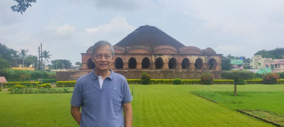 Kolkata: Bishnupur Terracotta Temples Day Trip with Weavers - Rasmancha: the stepped pyramidal temple that clicks immediately