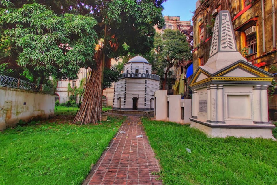 Kolkata: Half-Day Morning Tour w/ Flower Market - St. Paul Cathedral Church: 1839 and the Cathedral Scale Factor