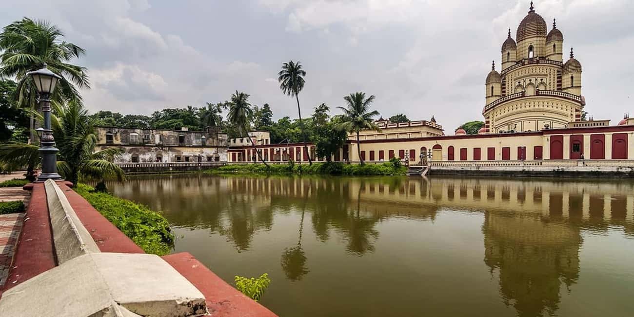 Kolkata: Heritage Walk with Boat Ride and local Transport - Hooghly River Boat Rides: The City Looks Different From Water