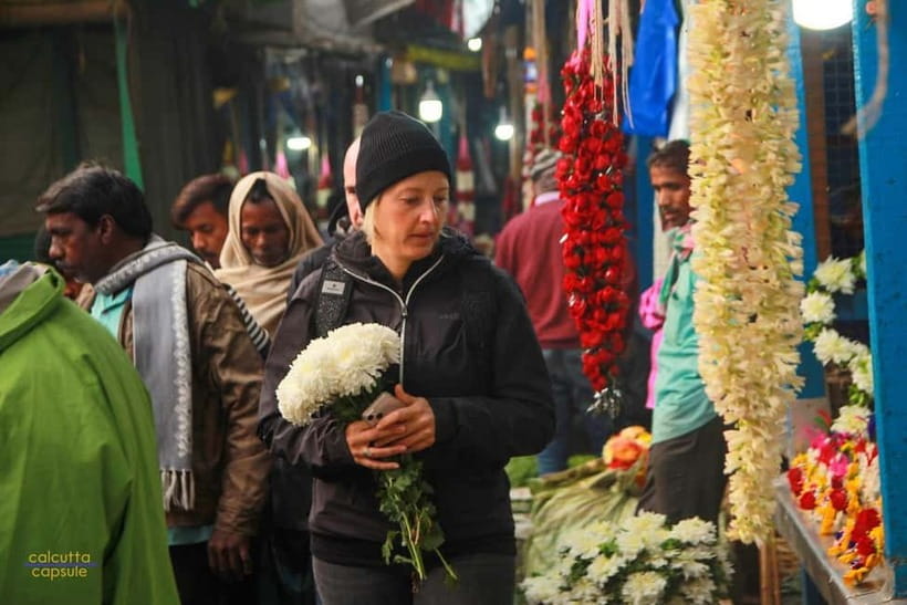Kolkata: Magic Hour Tour with Breakfast - Finishing near Shyambazar Law College: shifting from landmarks to neighborhood life