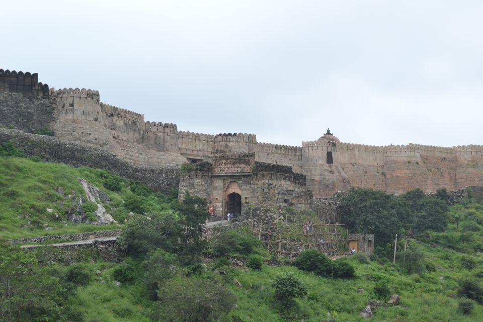 Kumbhalgarh and Ranakpur: Private Day Trip from Udaipur - Temple dress rules (and the sneaky items you should leave in the car)