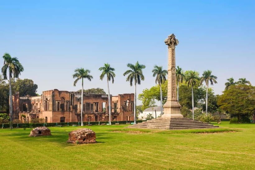 Lucknow Colonial Heritage Walk: Guided Tour by Foot - Hazratganj Market: where Mughal elegance meets British streets